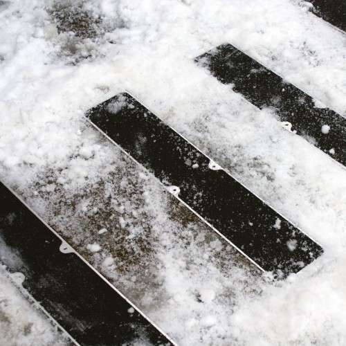 Stainless steel treadplates installed on stairs, providing durable, slip-resistant, and corrosion-resistant surfaces. 2